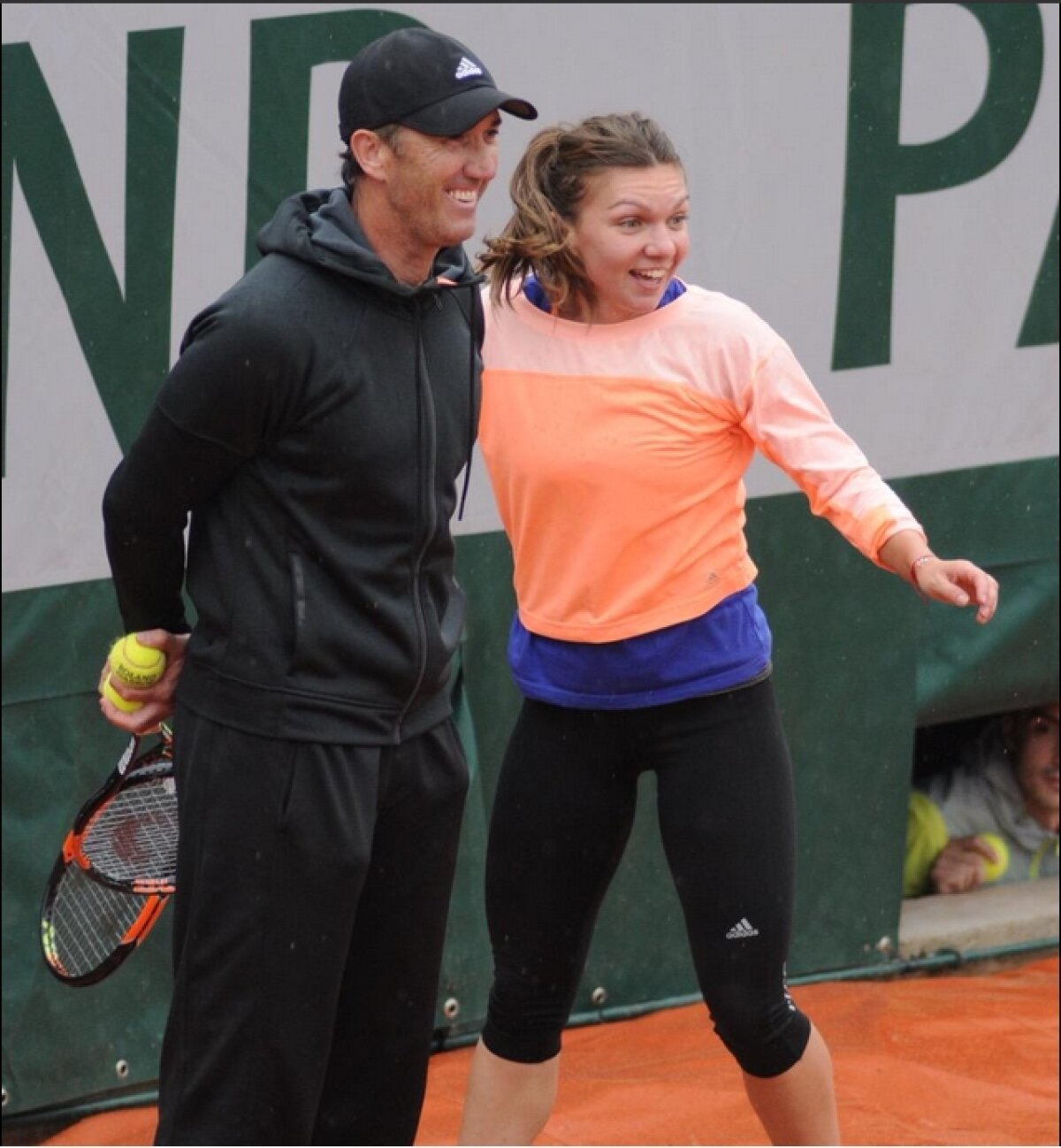 FOTO Muncă și voie bună » Simona Halep, primele antrenamente la Paris
