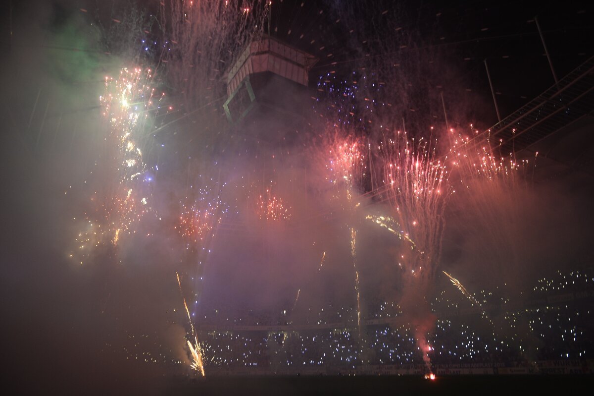 GALERIE FOTO+VIDEO Spectacol de lumini pe Arena Națională după ce Steaua a cucerit Cupa Ligii, 3-0 cu Pandurii