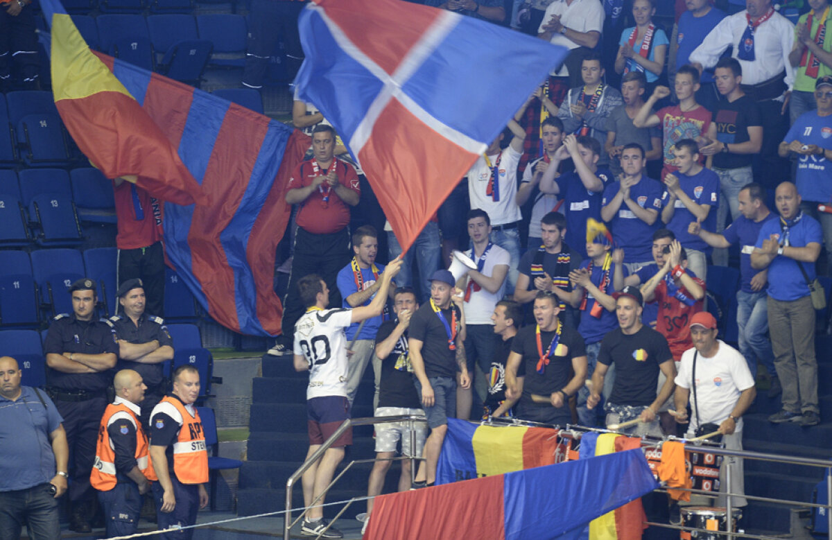 FOTO Cînd norocul îţi surîde! » CSM Bucureşti a cîştigat la un singur gol şi a luat conducerea, dar cele două echipe au avut evoluţii extrem de oscilante