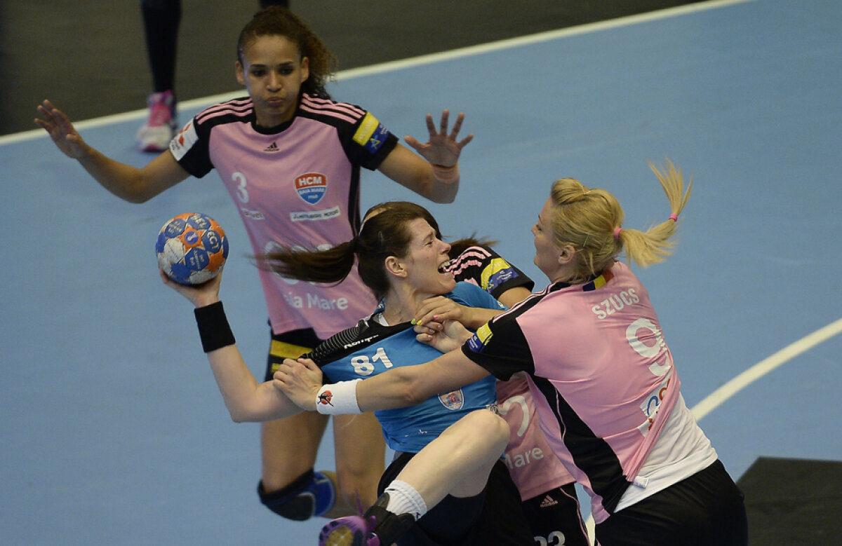 FOTO Cînd norocul îţi surîde! » CSM Bucureşti a cîştigat la un singur gol şi a luat conducerea, dar cele două echipe au avut evoluţii extrem de oscilante