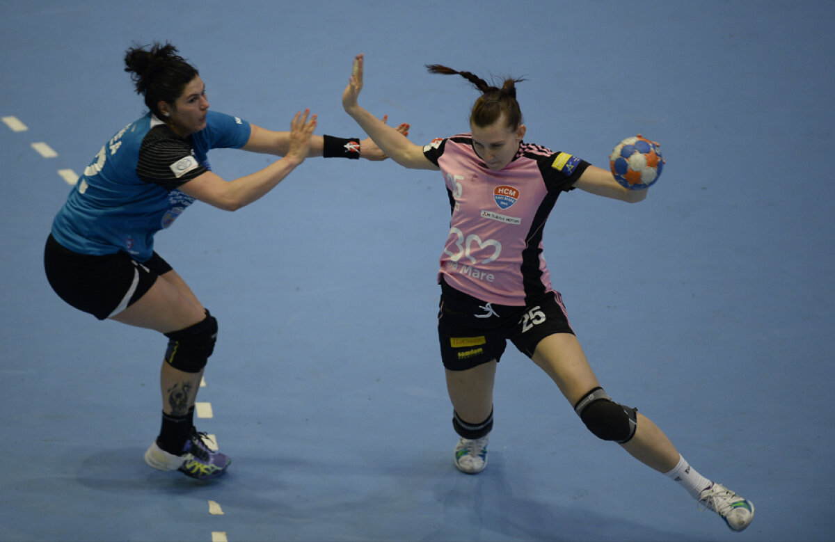 FOTO Cînd norocul îţi surîde! » CSM Bucureşti a cîştigat la un singur gol şi a luat conducerea, dar cele două echipe au avut evoluţii extrem de oscilante