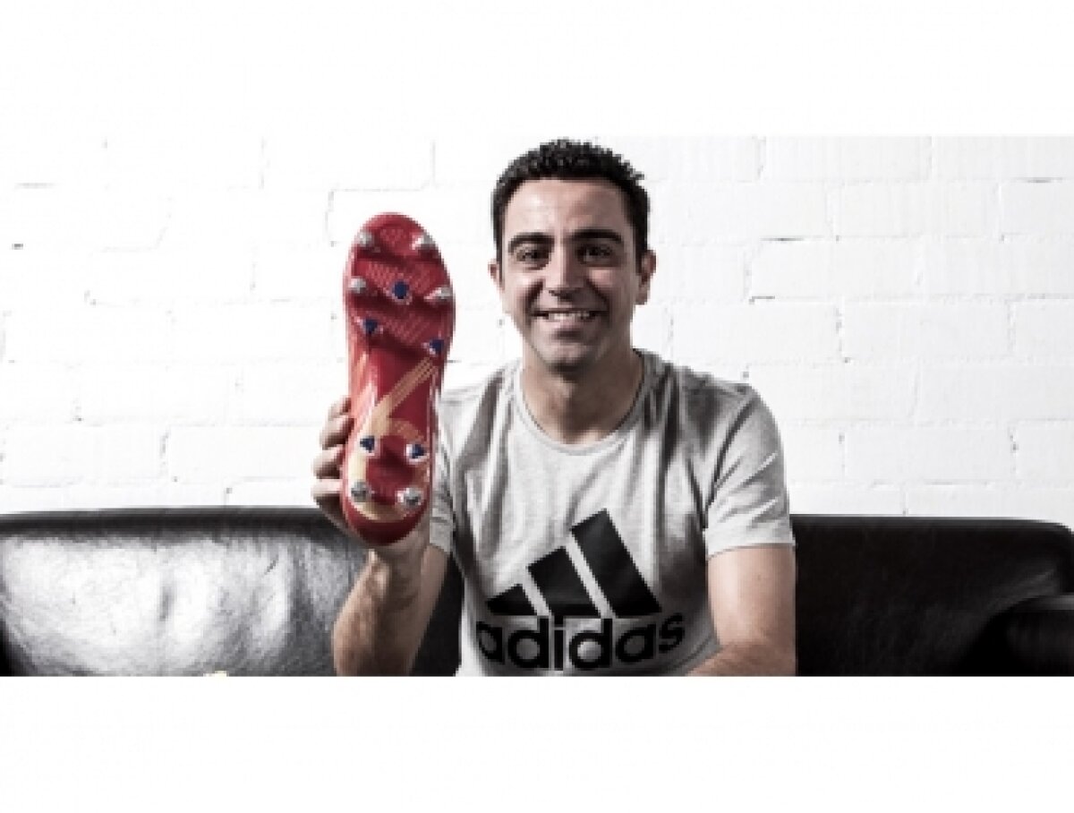 FOTO și VIDEO Ziua X » Barcelona și-a sărbătorit dirijorul: Xavi Hernandez. Reacția genială a mijlocașului cînd a văzut coregrafia dedicată lui!