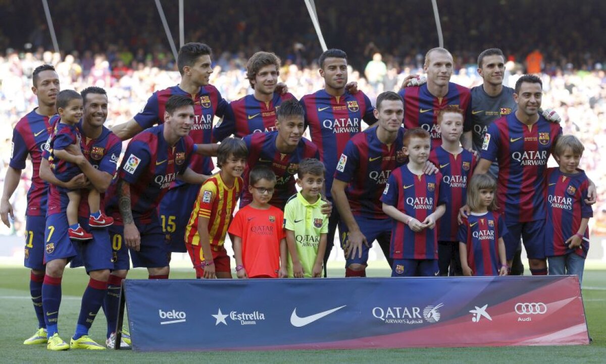 FOTO și VIDEO Ziua X » Barcelona și-a sărbătorit dirijorul: Xavi Hernandez. Reacția genială a mijlocașului cînd a văzut coregrafia dedicată lui!