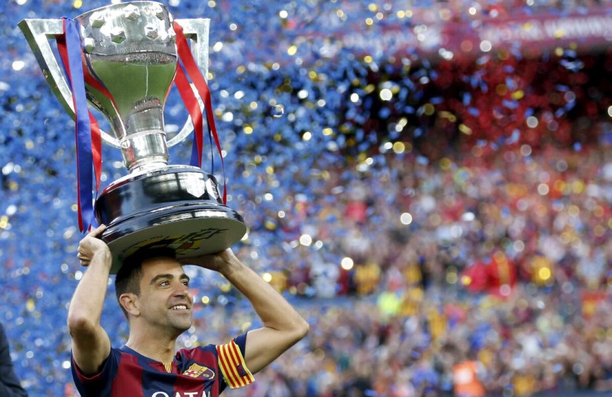 FOTO și VIDEO Ziua X » Barcelona și-a sărbătorit dirijorul: Xavi Hernandez. Reacția genială a mijlocașului cînd a văzut coregrafia dedicată lui!