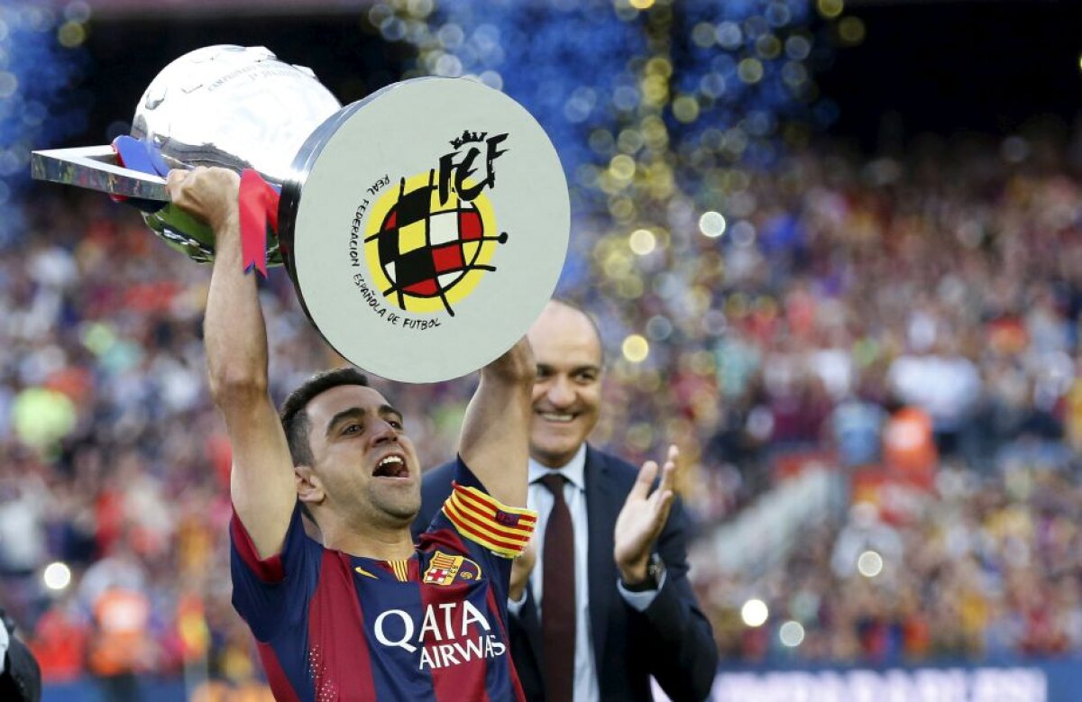 FOTO și VIDEO Ziua X » Barcelona și-a sărbătorit dirijorul: Xavi Hernandez. Reacția genială a mijlocașului cînd a văzut coregrafia dedicată lui!