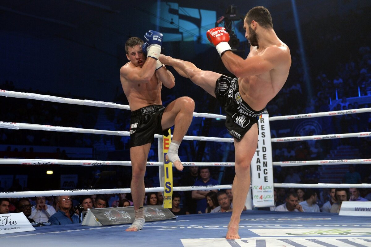 FOTO Românii au făcut spectacol în gala Superkombat de la Bucureşti » S-au donat bani către Instititul Clinic Fundeni pentru ajutorarea copiilor bolnavi de leucemie
