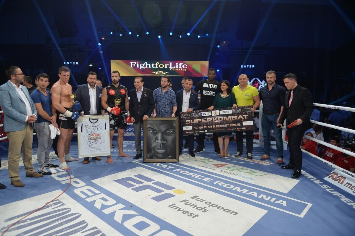 FOTO Românii au făcut spectacol în gala Superkombat de la Bucureşti » S-au donat bani către Instititul Clinic Fundeni pentru ajutorarea copiilor bolnavi de leucemie