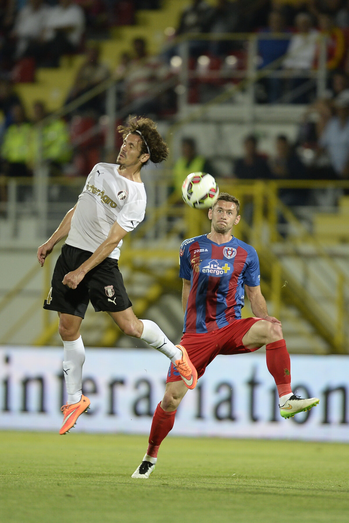 VIDEO și FOTO Final uluitor de sezon » Astra lui Șumudică bate ASA și trimite titlul la Steaua în proporție de 90%! ”Roș-albaștrii” au învins Botoșaniul în 9!