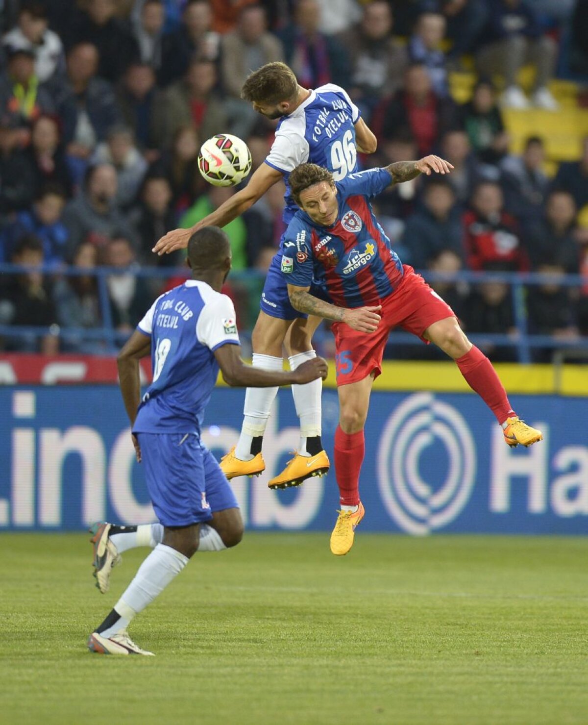 VIDEO şi FOTO » Dramatism în Liga 1! Roş-albaştrii cîştigă campionatul! CSMS Iaşi - Steaua 0-0, ASA - Oţelul  1-2