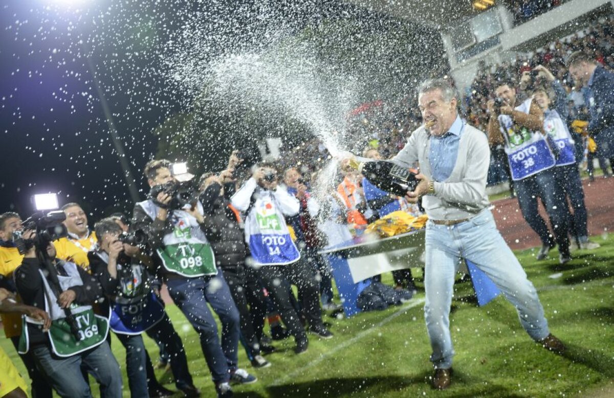 GALERIE FOTO » Imagini fabuloase de la Iași, unde Steaua a sărbătorit titlul pe teren