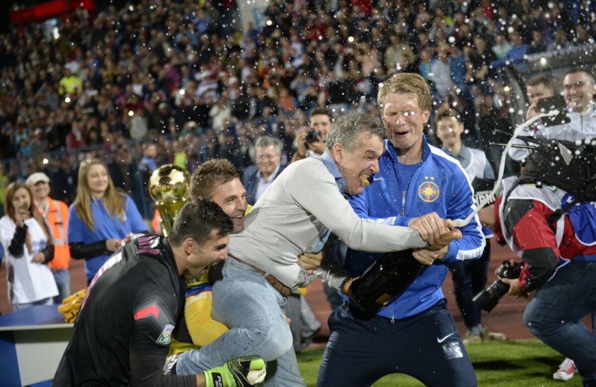 GALERIE FOTO » Imagini fabuloase de la Iași, unde Steaua a sărbătorit titlul pe teren