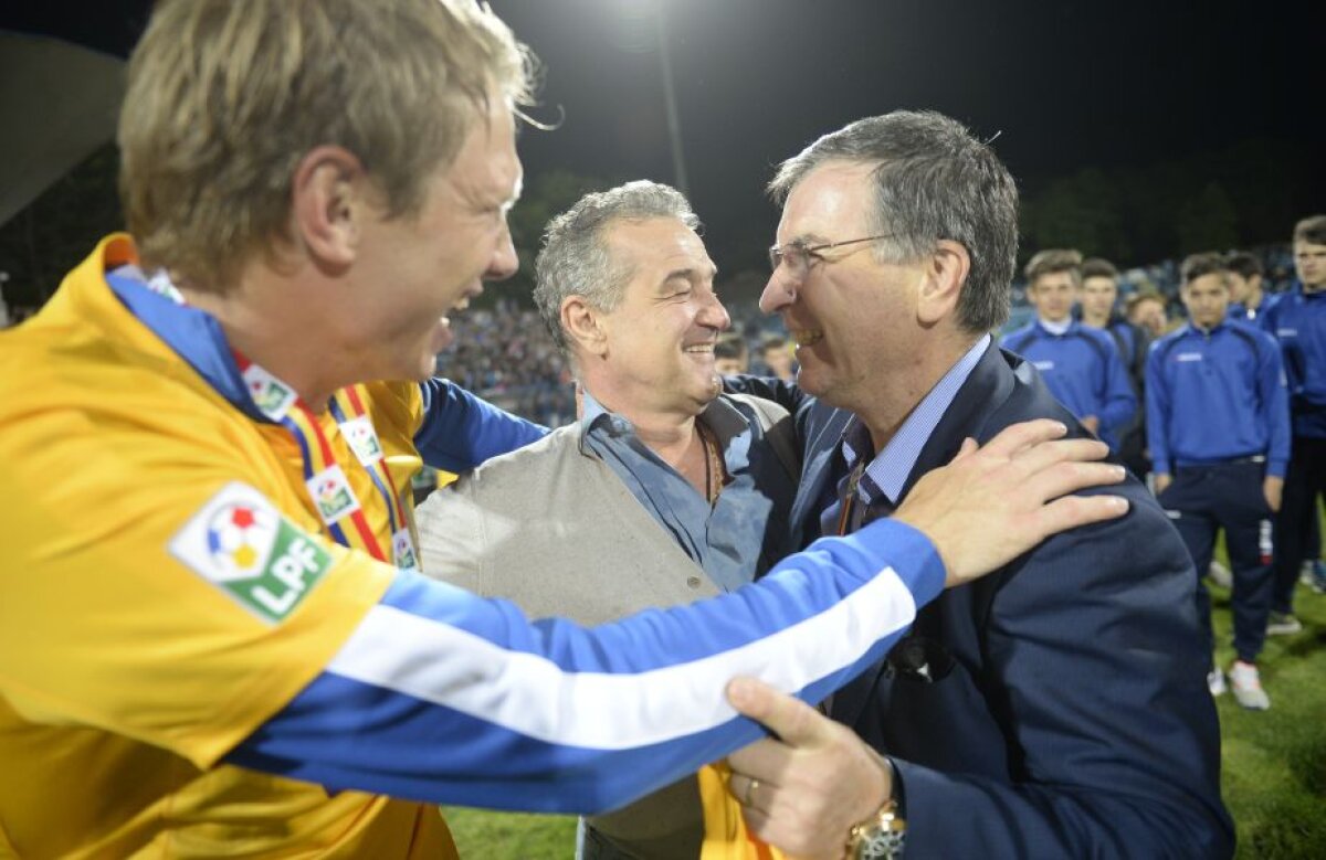 GALERIE FOTO » Imagini fabuloase de la Iași, unde Steaua a sărbătorit titlul pe teren