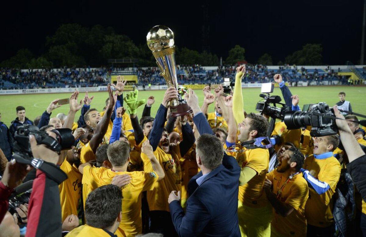 GALERIE FOTO » Imagini fabuloase de la Iași, unde Steaua a sărbătorit titlul pe teren