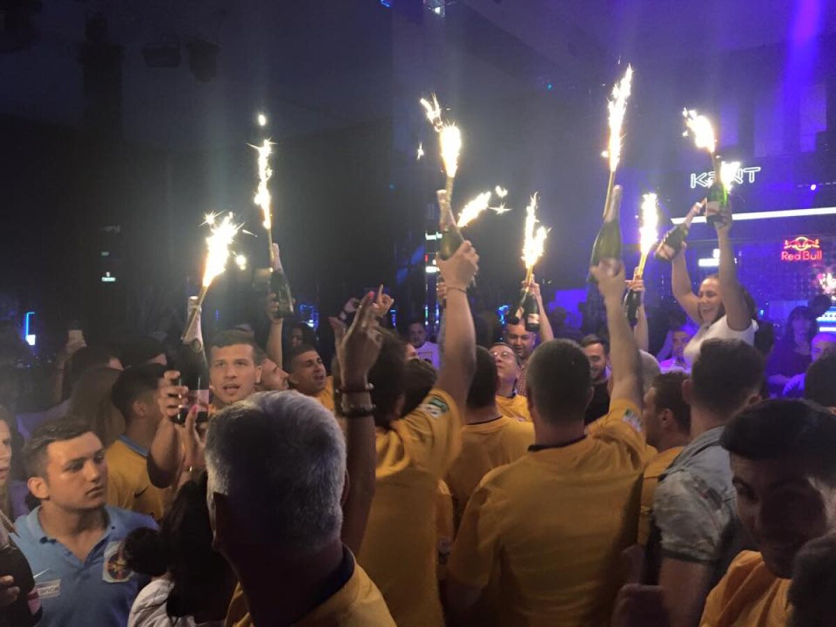 FOTO+VIDEO Sus pe mese! Campionii au continuat sărbătorirea titlului într-un club din Capitală » Melodia serii