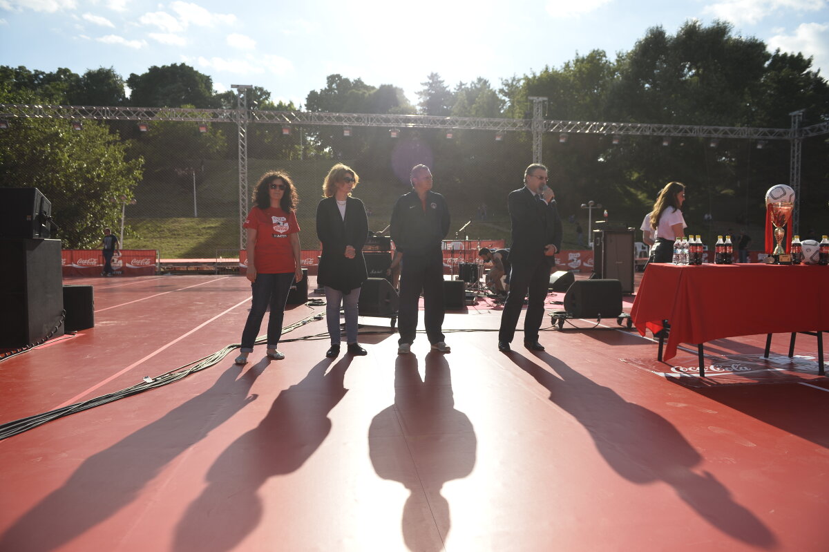 FOTO A avut loc tragerea la sorți a grupelor Cupei Coca-Cola!