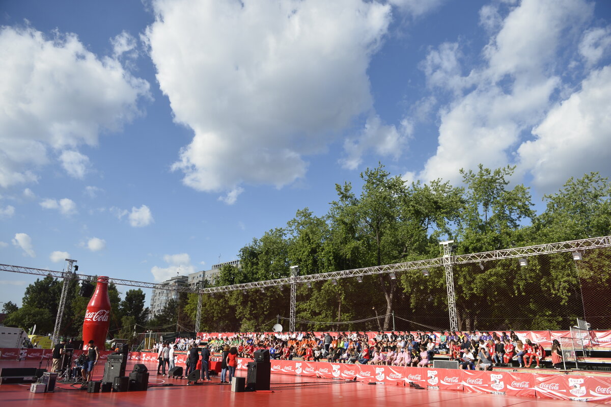 FOTO A avut loc tragerea la sorți a grupelor Cupei Coca-Cola!