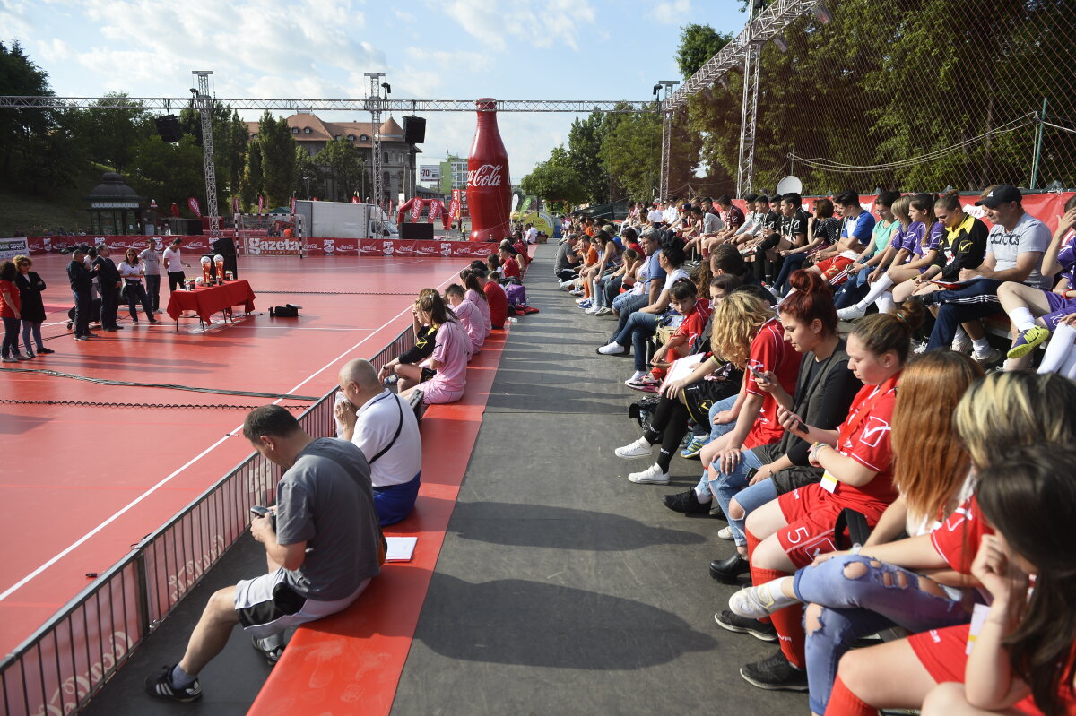 FOTO A avut loc tragerea la sorți a grupelor Cupei Coca-Cola!