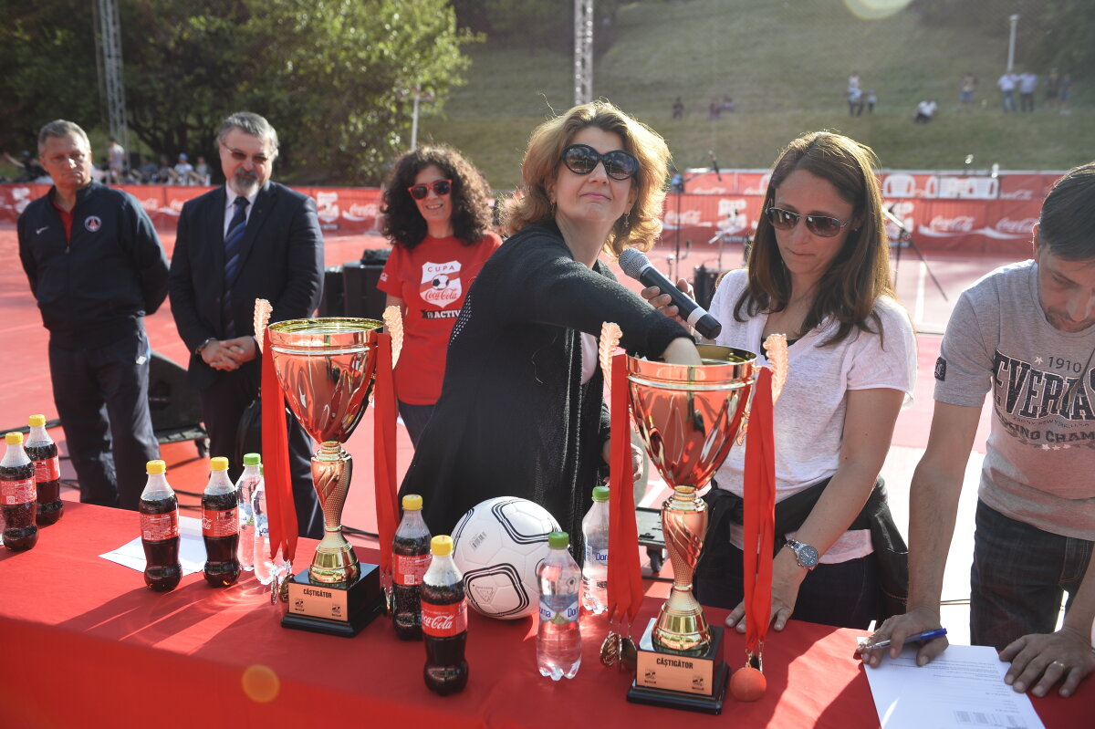 FOTO A avut loc tragerea la sorți a grupelor Cupei Coca-Cola!