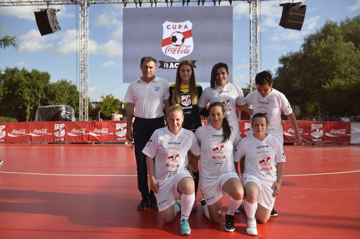 FOTO A avut loc tragerea la sorți a grupelor Cupei Coca-Cola!