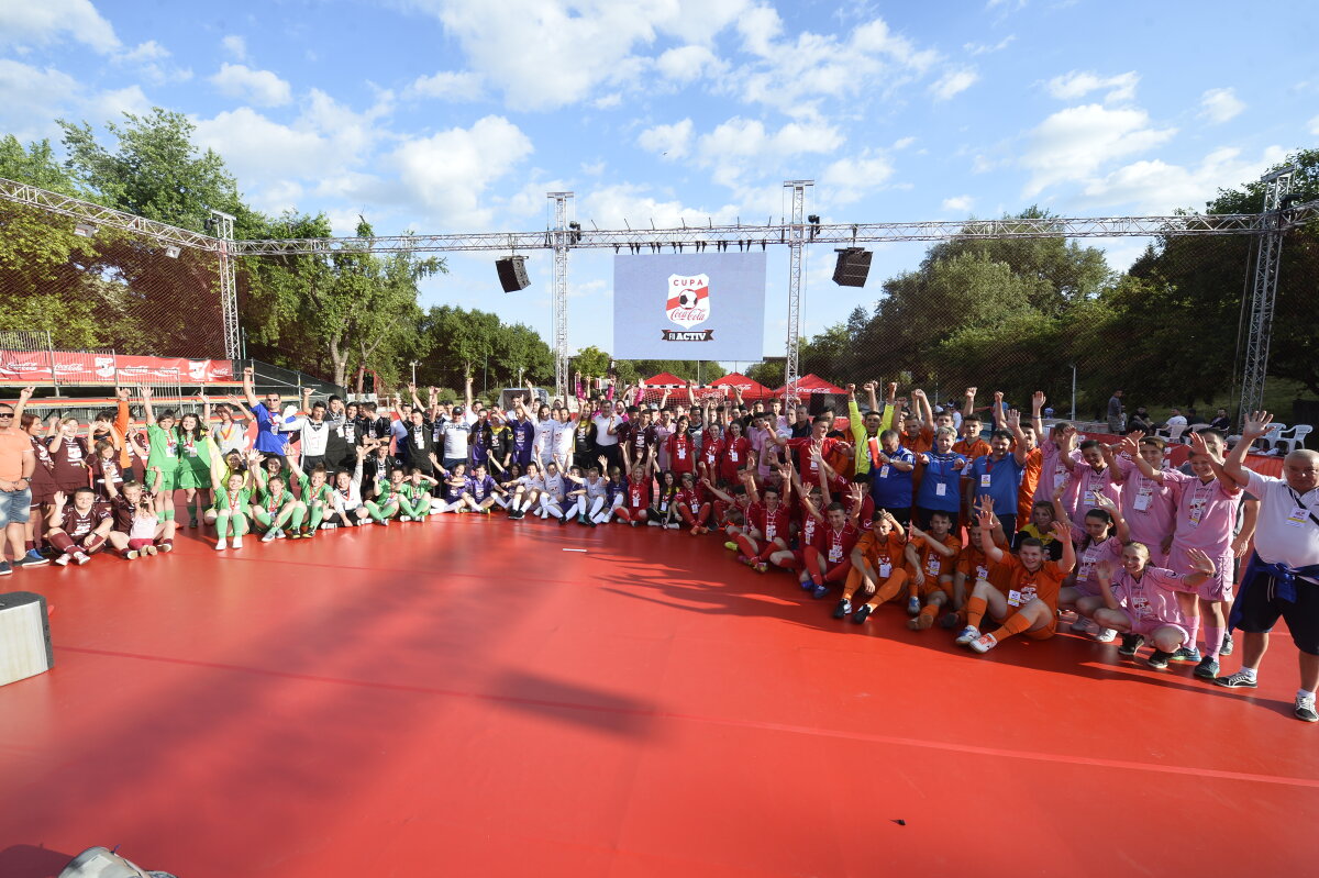 FOTO A avut loc tragerea la sorți a grupelor Cupei Coca-Cola!