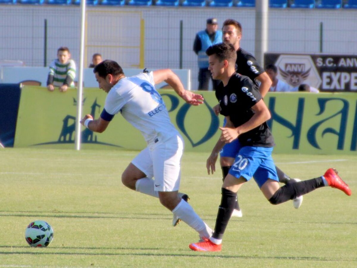 VIDEO+FOTO Hagi în alb şi negru » Golul de 4-4 marcat de Hadnagy i-a scos Viitorului 600.000 euro din buzunar
