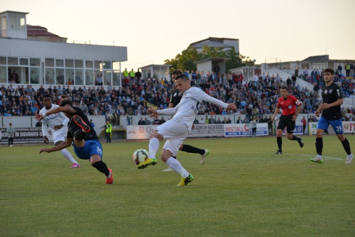 VIDEO+FOTO Hagi în alb şi negru » Golul de 4-4 marcat de Hadnagy i-a scos Viitorului 600.000 euro din buzunar