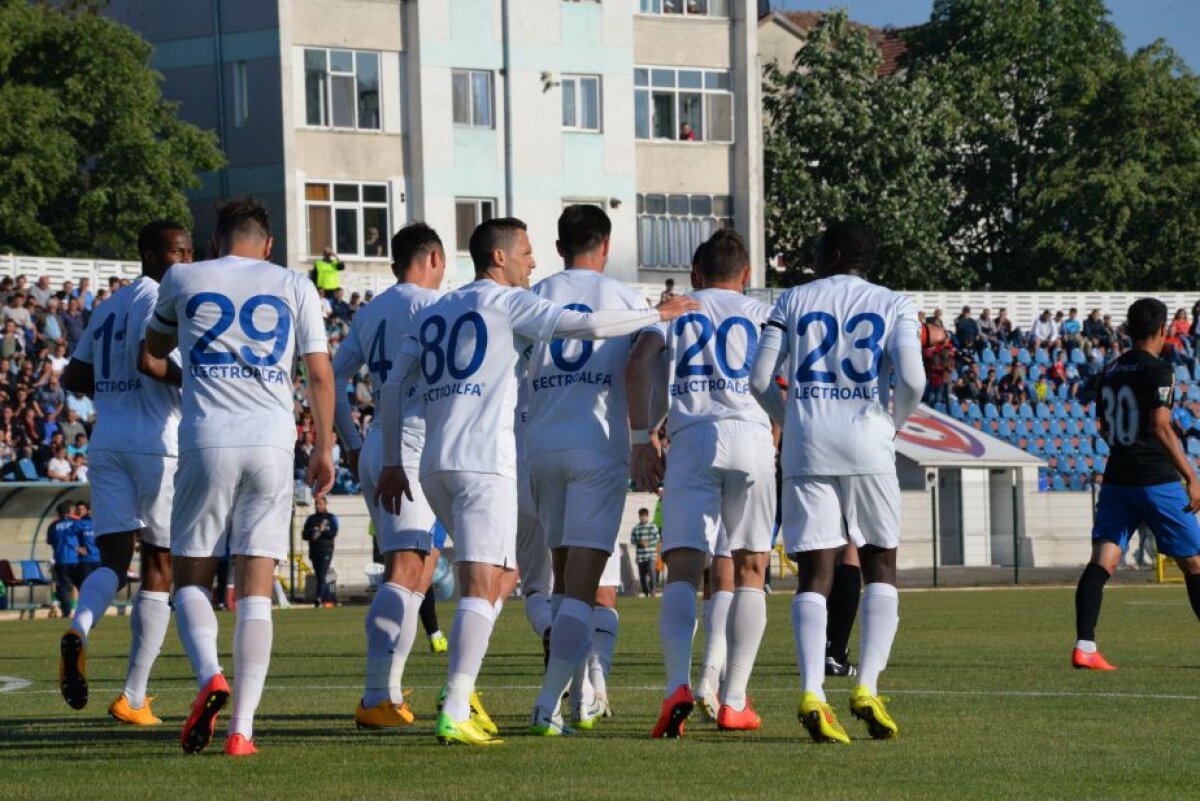 VIDEO+FOTO Hagi în alb şi negru » Golul de 4-4 marcat de Hadnagy i-a scos Viitorului 600.000 euro din buzunar