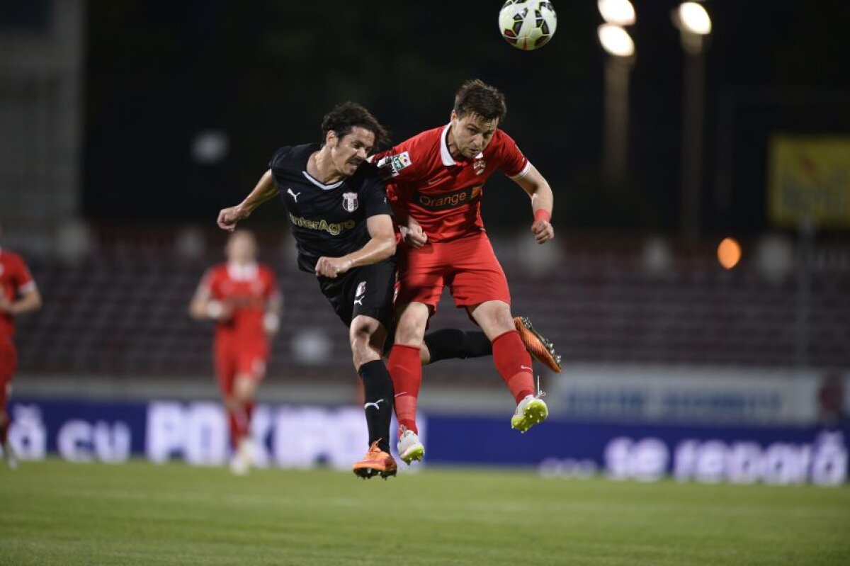 VIDEO + FOTO Dinamo - Astra Giurgiu 0-2 » Roş-albii încheie sezonul în genunchi. De 43 de ani n-au mai terminat pe 7!