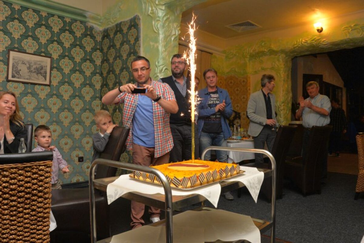 GALERIE FOTO Valeriu Iftime a hotărît ce se va întîmpla cu Leo Grozavu din sezonul următor » Botoșănenii au sărbătorit calificarea în preliminariile EL