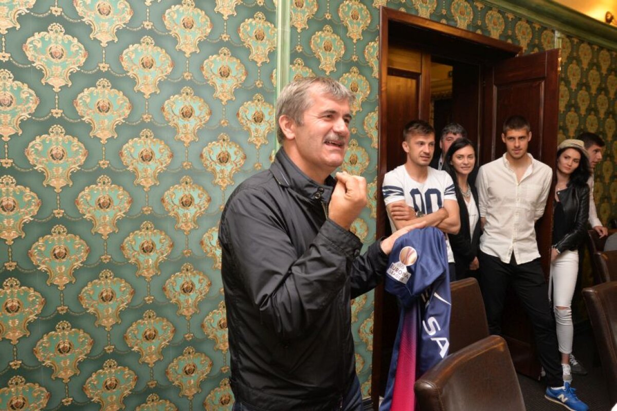 GALERIE FOTO Valeriu Iftime a hotărît ce se va întîmpla cu Leo Grozavu din sezonul următor » Botoșănenii au sărbătorit calificarea în preliminariile EL
