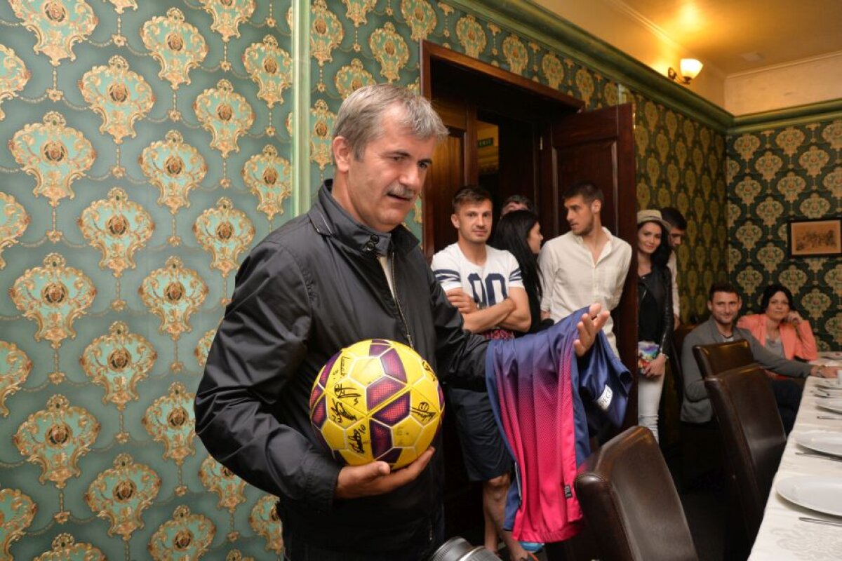 GALERIE FOTO Valeriu Iftime a hotărît ce se va întîmpla cu Leo Grozavu din sezonul următor » Botoșănenii au sărbătorit calificarea în preliminariile EL