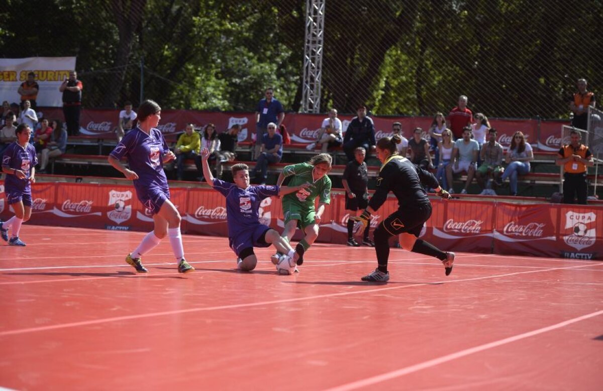 GALERIE FOTO » Fetele au dat-o la pace: Liceul Avram Iancu - Liceul Mircea Eliade 2-2