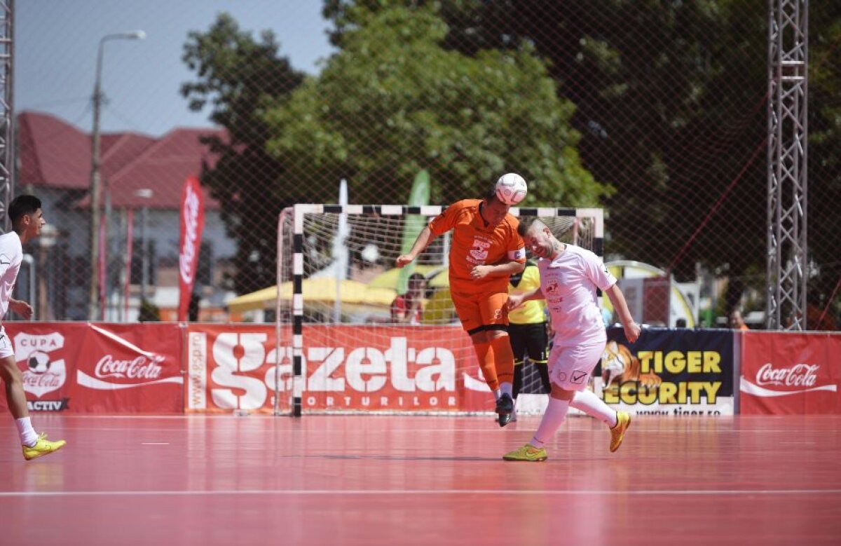 GALERIE FOTO » Spectacol la partida dintre Liceul Constantin Brâncuși (Petrila) și Colegiul Economic Transilvania (Tg. Mureș), scor 3-2