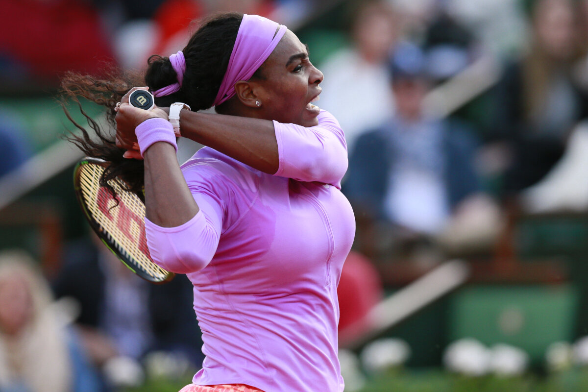 VIDEO Conflict pe teren la Roland Garros între Serena şi Azarenka » Gestul care a enervat-o pe americancă