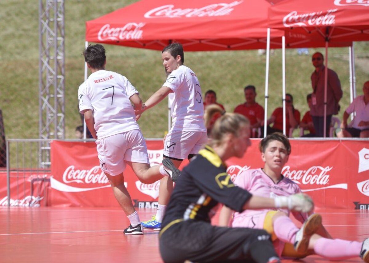FOTO Cupa Coca-Cola și-a desemnat cîştigătorii! LPS Cluj s-a impus clar la feminin, iar Liceul Doamna Chiajna la masculin!