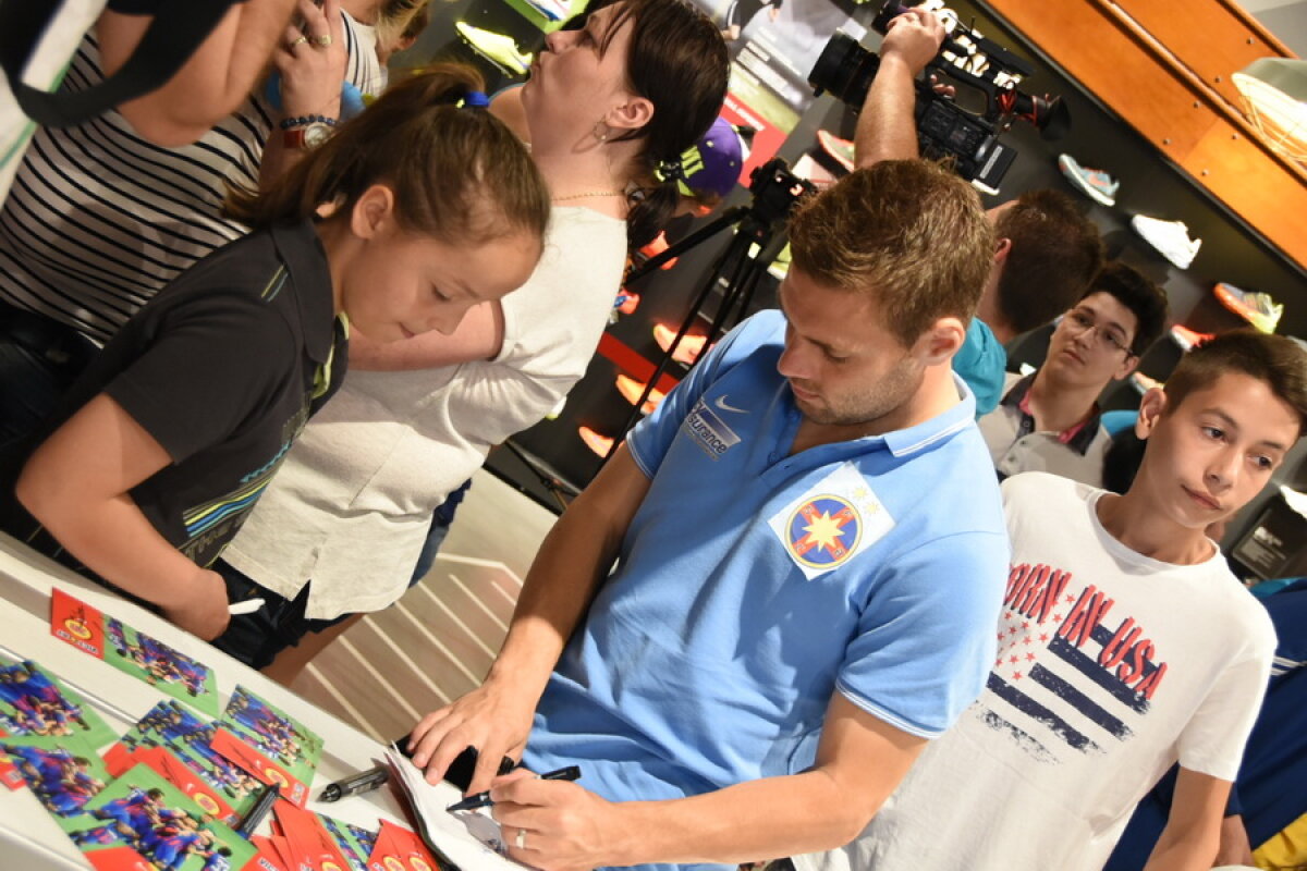 GALERIE FOTO Steliștii au invadat mall-ul de lîngă Arena Națională » Sute de suporteri au făcut poze alături de campionii României!