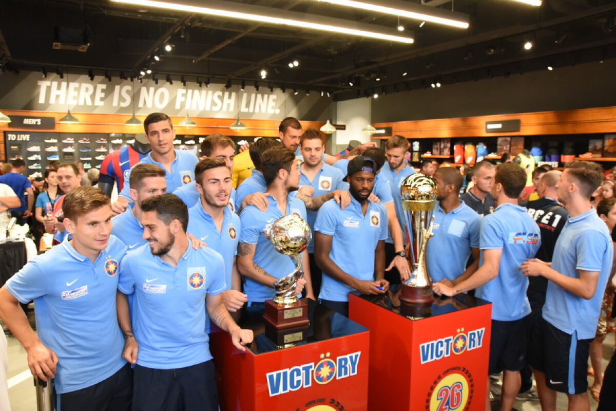 GALERIE FOTO Steliștii au invadat mall-ul de lîngă Arena Națională » Sute de suporteri au făcut poze alături de campionii României!