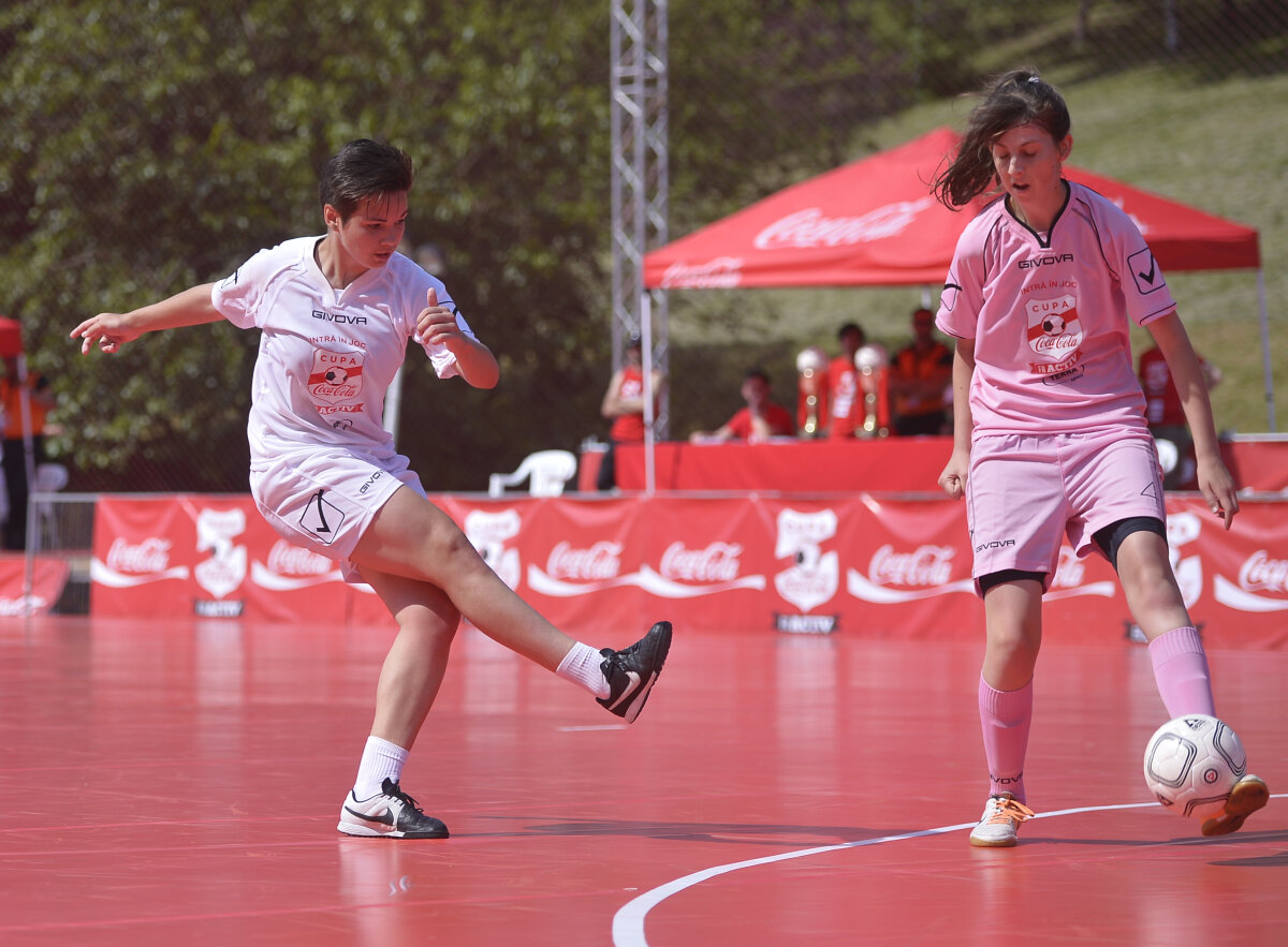 FOTO Cupa Coca-Cola și-a desemnat cîştigătorii! LPS Cluj s-a impus clar la feminin, iar Liceul Doamna Chiajna la masculin!