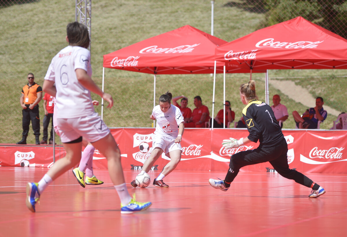 FOTO Cupa Coca-Cola și-a desemnat cîştigătorii! LPS Cluj s-a impus clar la feminin, iar Liceul Doamna Chiajna la masculin!