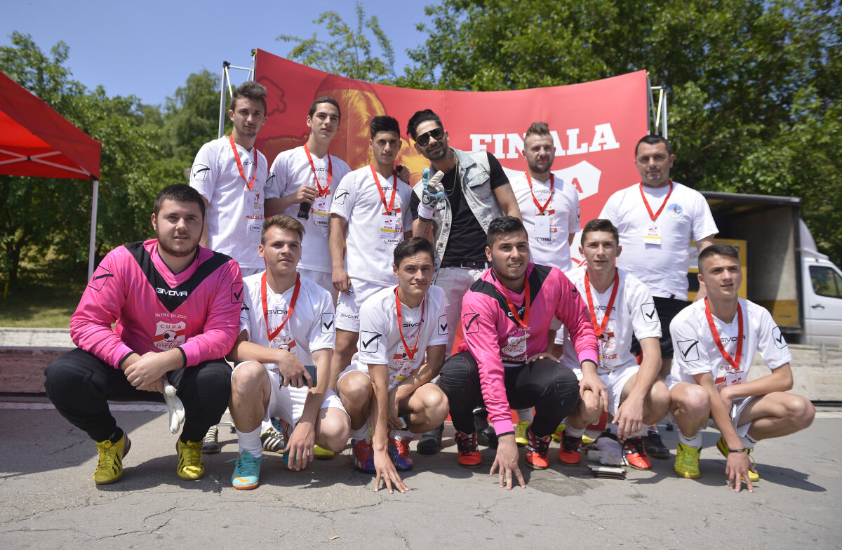 FOTO Cupa Coca-Cola și-a desemnat cîştigătorii! LPS Cluj s-a impus clar la feminin, iar Liceul Doamna Chiajna la masculin!