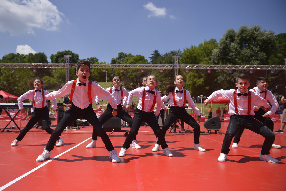 FOTO Cupa Coca-Cola și-a desemnat cîştigătorii! LPS Cluj s-a impus clar la feminin, iar Liceul Doamna Chiajna la masculin!