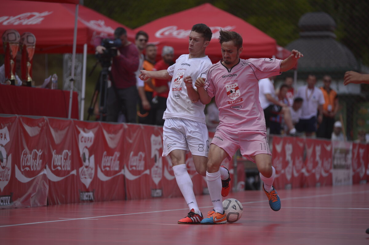 FOTO Cupa Coca-Cola și-a desemnat cîştigătorii! LPS Cluj s-a impus clar la feminin, iar Liceul Doamna Chiajna la masculin!