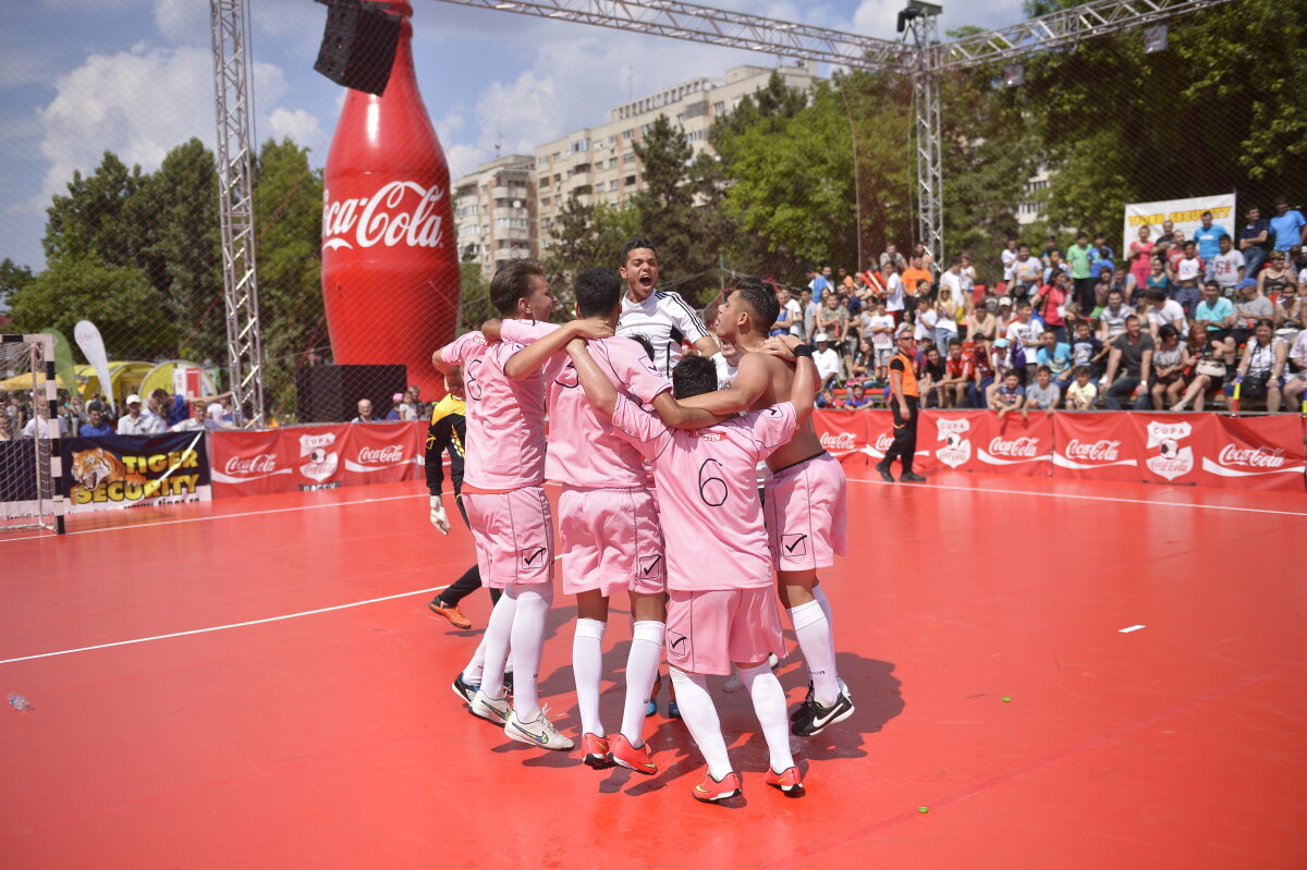 FOTO Cupa Coca-Cola și-a desemnat cîştigătorii! LPS Cluj s-a impus clar la feminin, iar Liceul Doamna Chiajna la masculin!