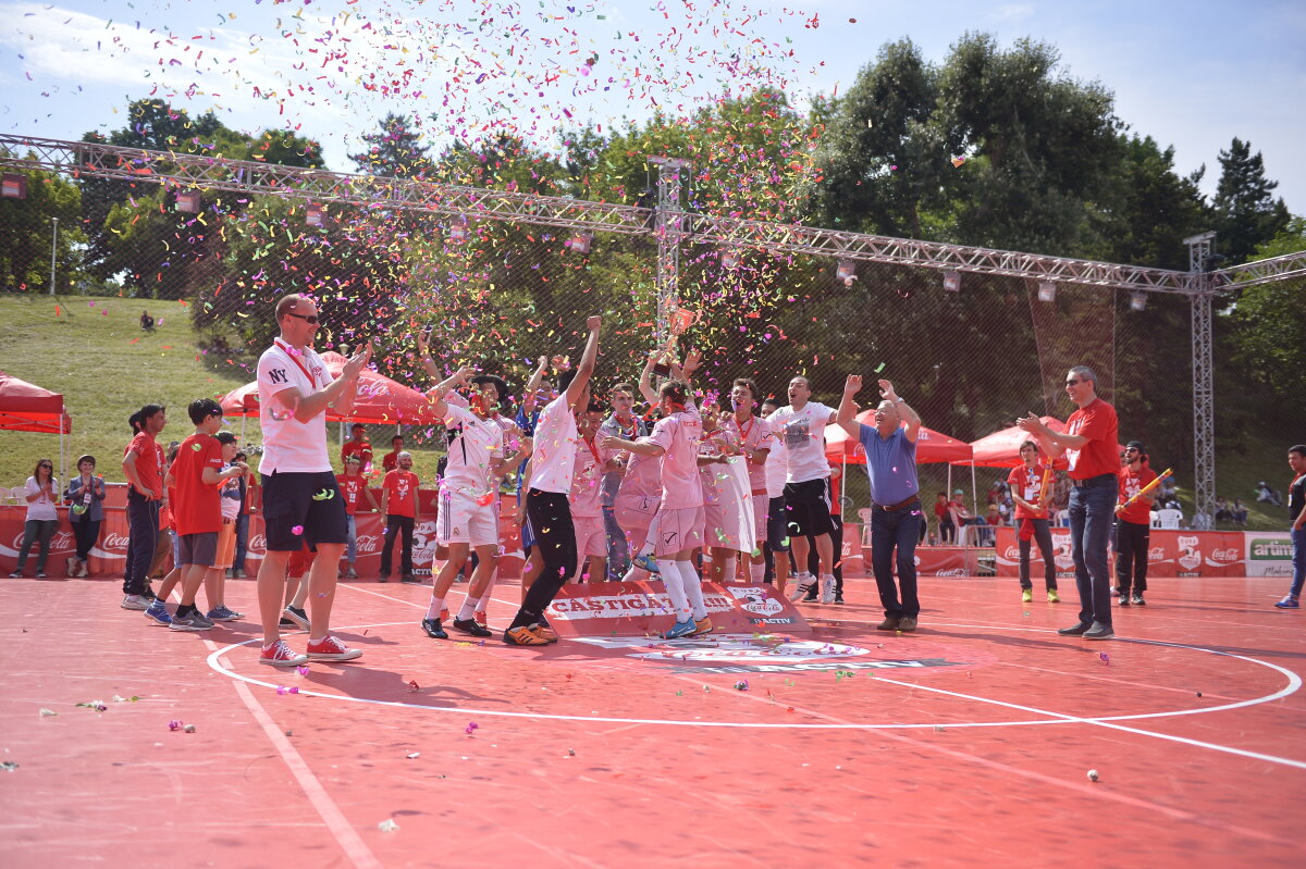 FOTO Cupa Coca-Cola și-a desemnat cîştigătorii! LPS Cluj s-a impus clar la feminin, iar Liceul Doamna Chiajna la masculin!