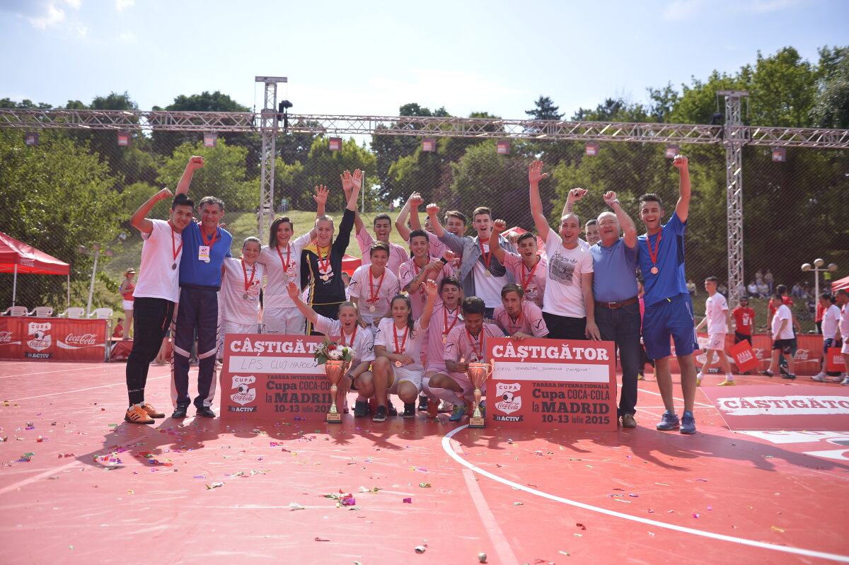 FOTO Cupa Coca-Cola și-a desemnat cîştigătorii! LPS Cluj s-a impus clar la feminin, iar Liceul Doamna Chiajna la masculin!