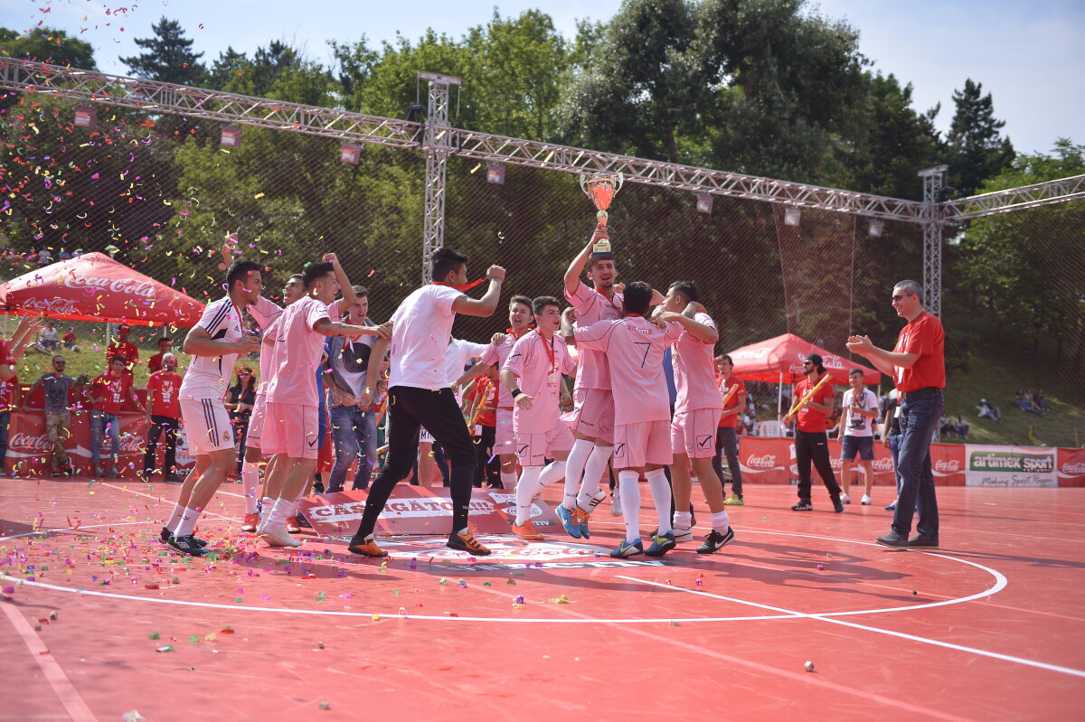 FOTO Cupa Coca-Cola și-a desemnat cîştigătorii! LPS Cluj s-a impus clar la feminin, iar Liceul Doamna Chiajna la masculin!