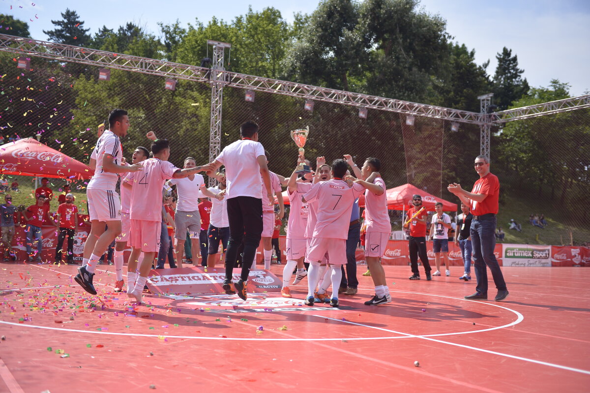 FOTO Cupa Coca-Cola și-a desemnat cîştigătorii! LPS Cluj s-a impus clar la feminin, iar Liceul Doamna Chiajna la masculin!