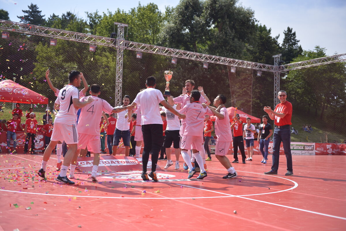 FOTO Cupa Coca-Cola și-a desemnat cîştigătorii! LPS Cluj s-a impus clar la feminin, iar Liceul Doamna Chiajna la masculin!