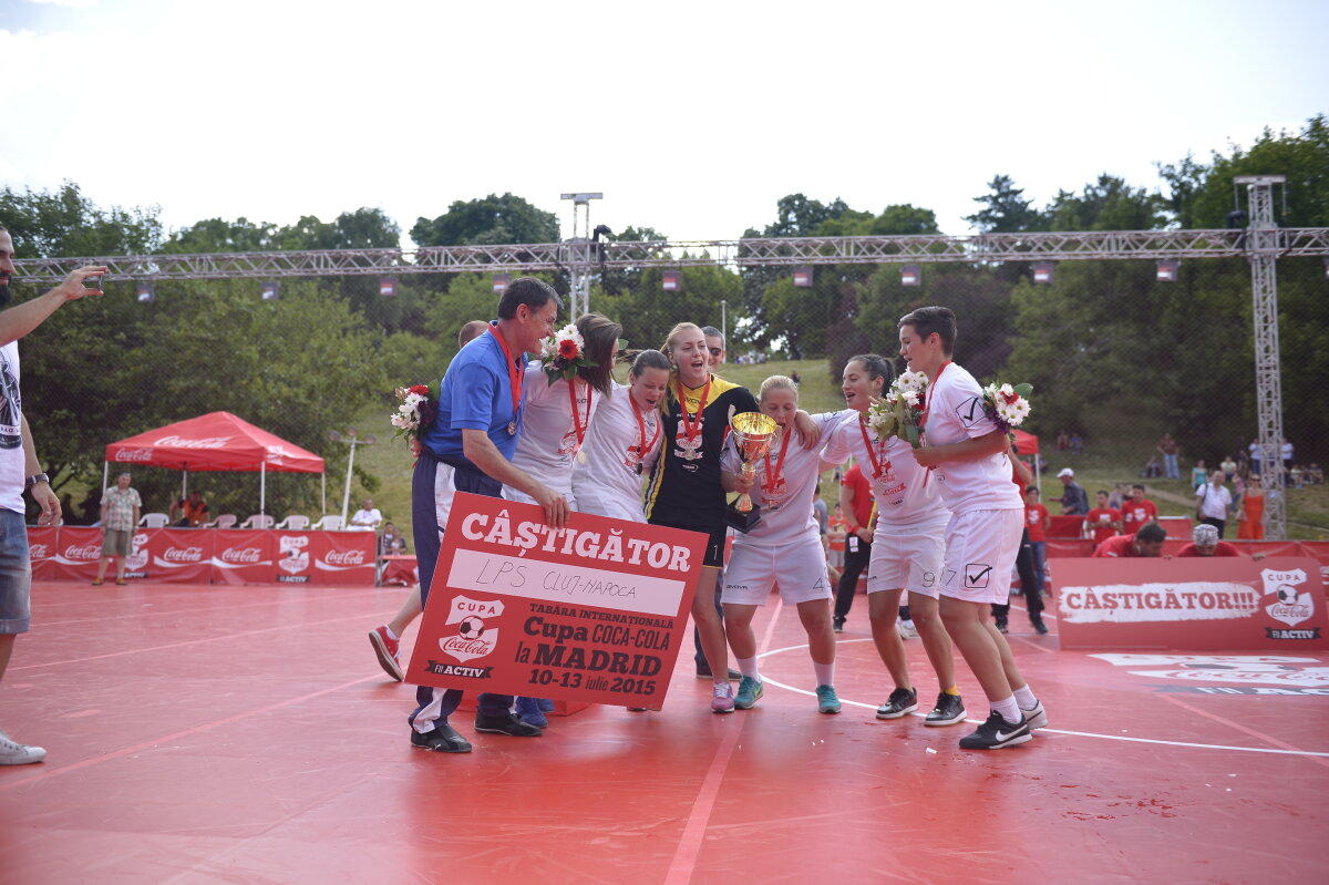 FOTO Cupa Coca-Cola și-a desemnat cîştigătorii! LPS Cluj s-a impus clar la feminin, iar Liceul Doamna Chiajna la masculin!