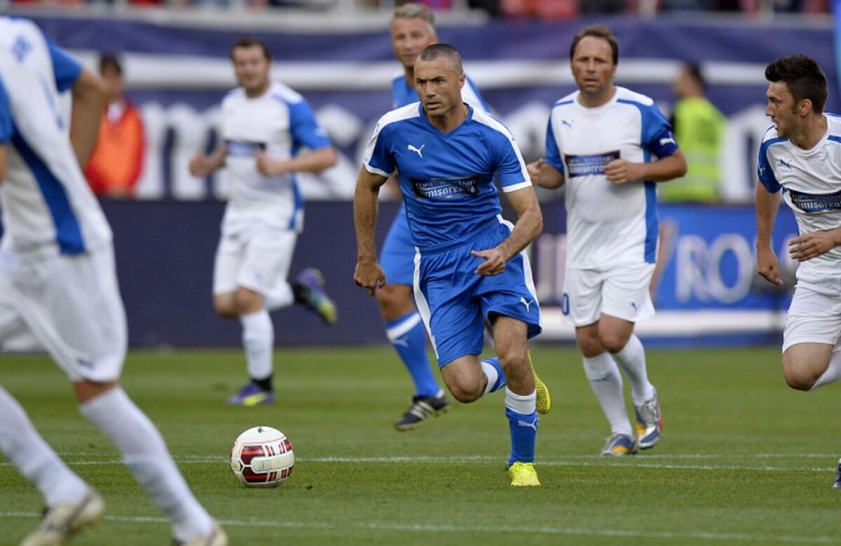 FOTO Spectacol în "Meciul de Legendă" din deschiderea finalei Cupei » Adi Ilie a fost cel mai bun de pe teren